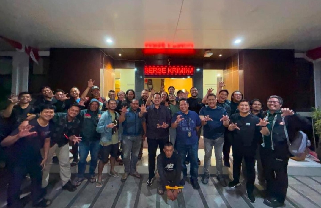 Resmob Polda Jabar Berhasil Bekuk Pelaku Penganiayaan Berat (Dok, foto: Taufik Hidayat Tertunduk Lesu Saat di Giring ke Mako Polda Jabar)