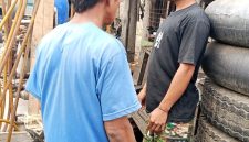 Dok, foto Istimewa: anak buah brengsek di lokasi tukang sedot solar dari mobil truk ke derijen