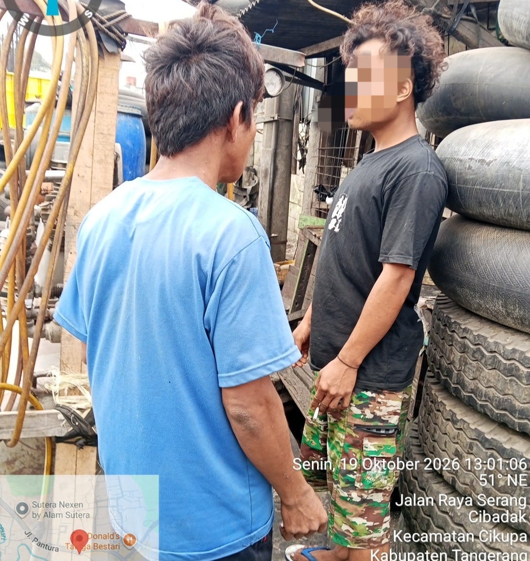 Dok, foto Istimewa: anak buah brengsek di lokasi tukang sedot solar dari mobil truk ke derijen